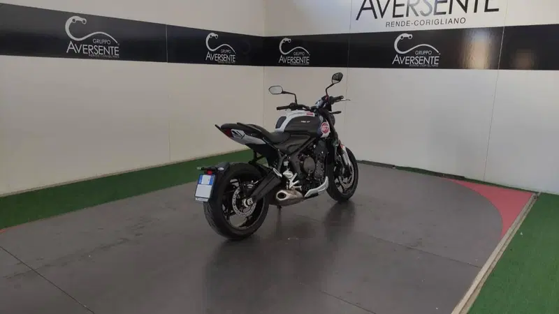Triumph Trident 660 Triple Tribute Edition (2024) (10)