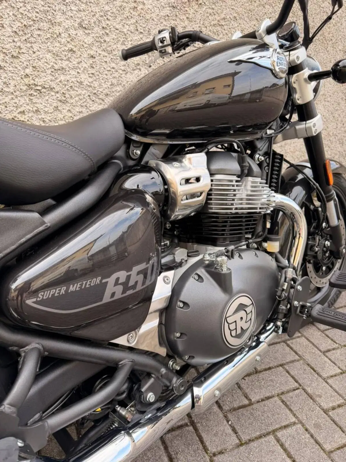 Royal Enfield Super Meteor 650 (2023 - 26) (4)