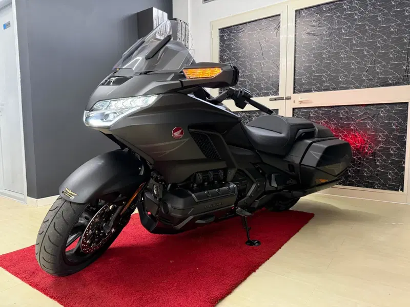 Honda GL 1800 Gold Wing 50° Anniversario (2025 - 26) (4)