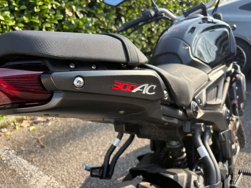 Voge Trofeo 300AC (2021 - 26) (5)