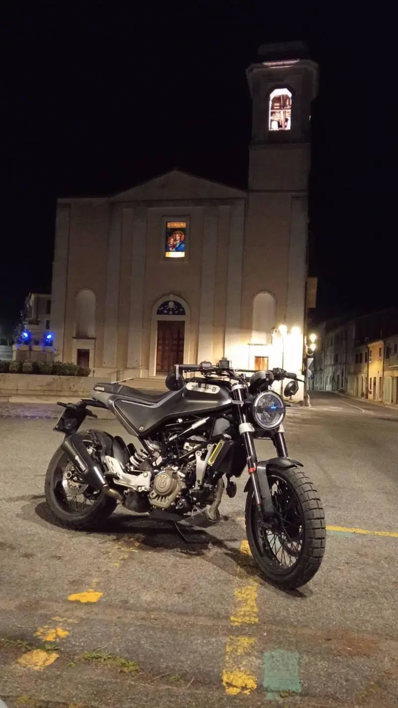 Husqvarna Svartpilen 125 (2021 - 23) (3)