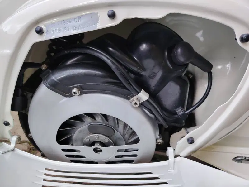 Piaggio Vespa 50 Special (3)