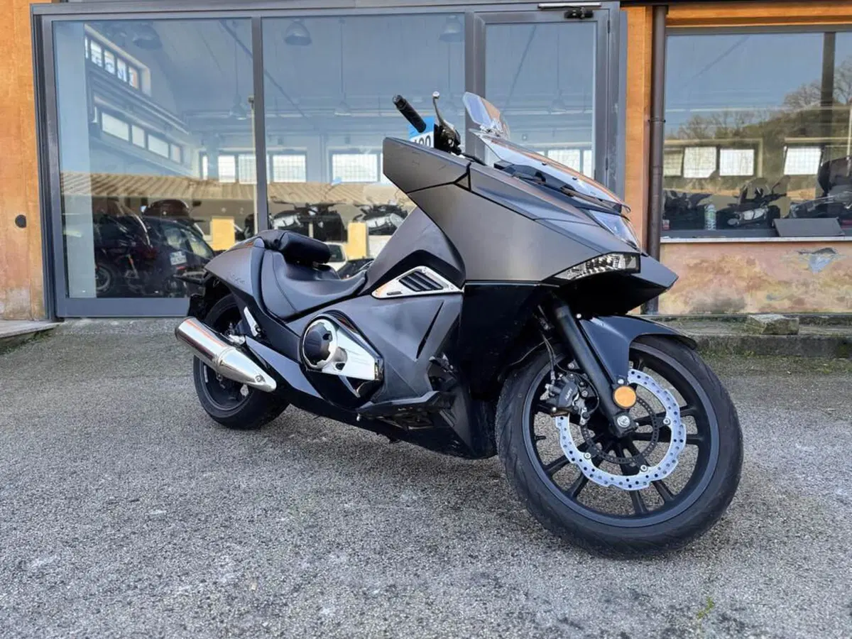 Honda Vultus NM4 (2014 - 16) (2)