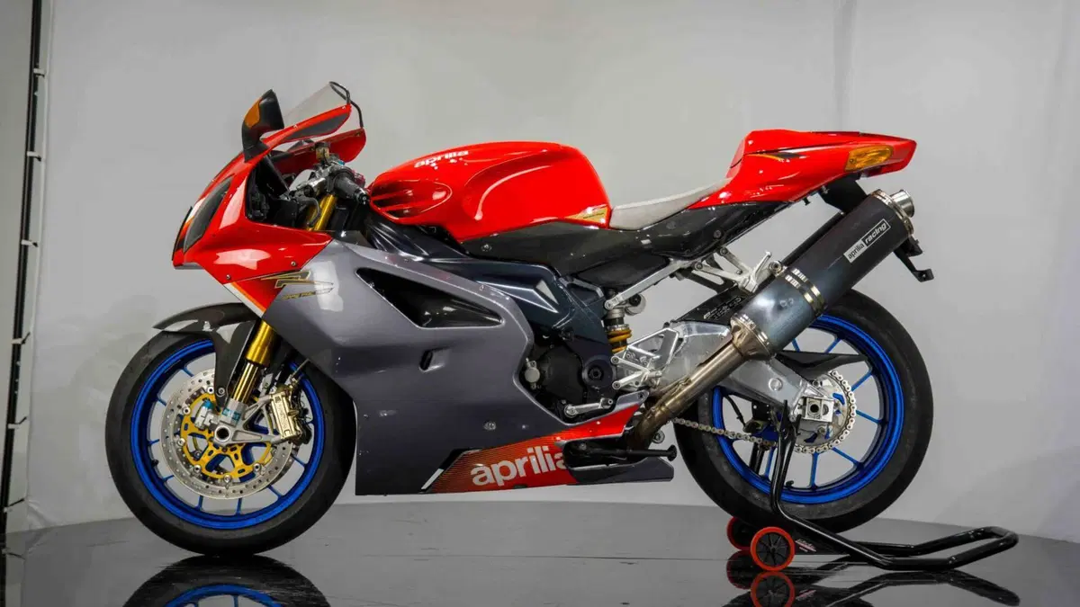 Aprilia RSV 1000 R Factory (2004 - 05) (2)