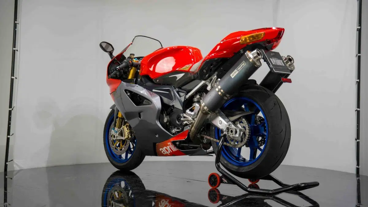 Aprilia RSV 1000 R Factory (2004 - 05) (9)
