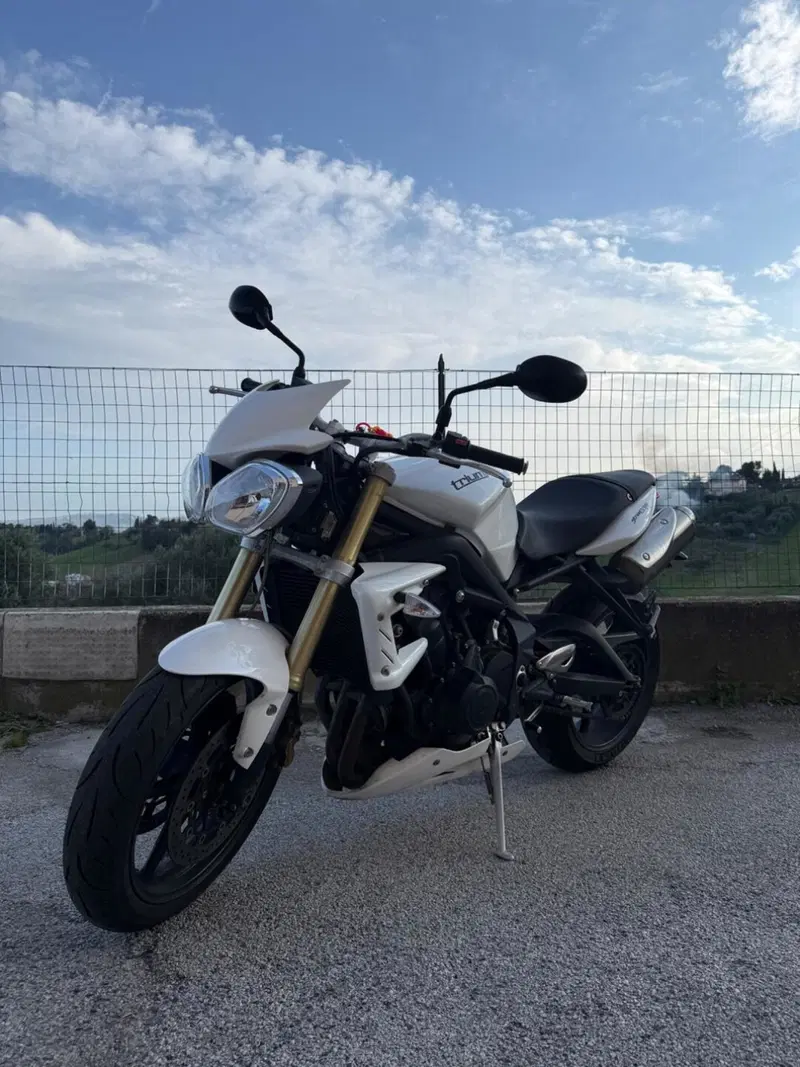 Triumph Street Triple (2007 - 12) (2)