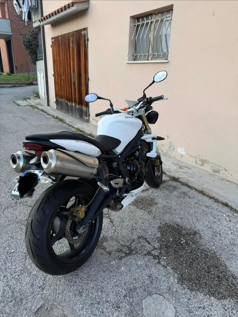 Triumph Street Triple (2007 - 12) (4)