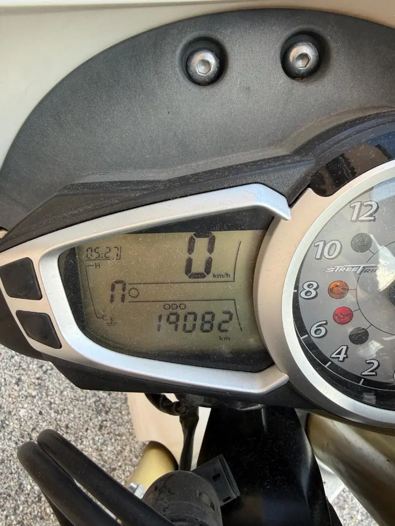 Triumph Street Triple (2007 - 12) (9)