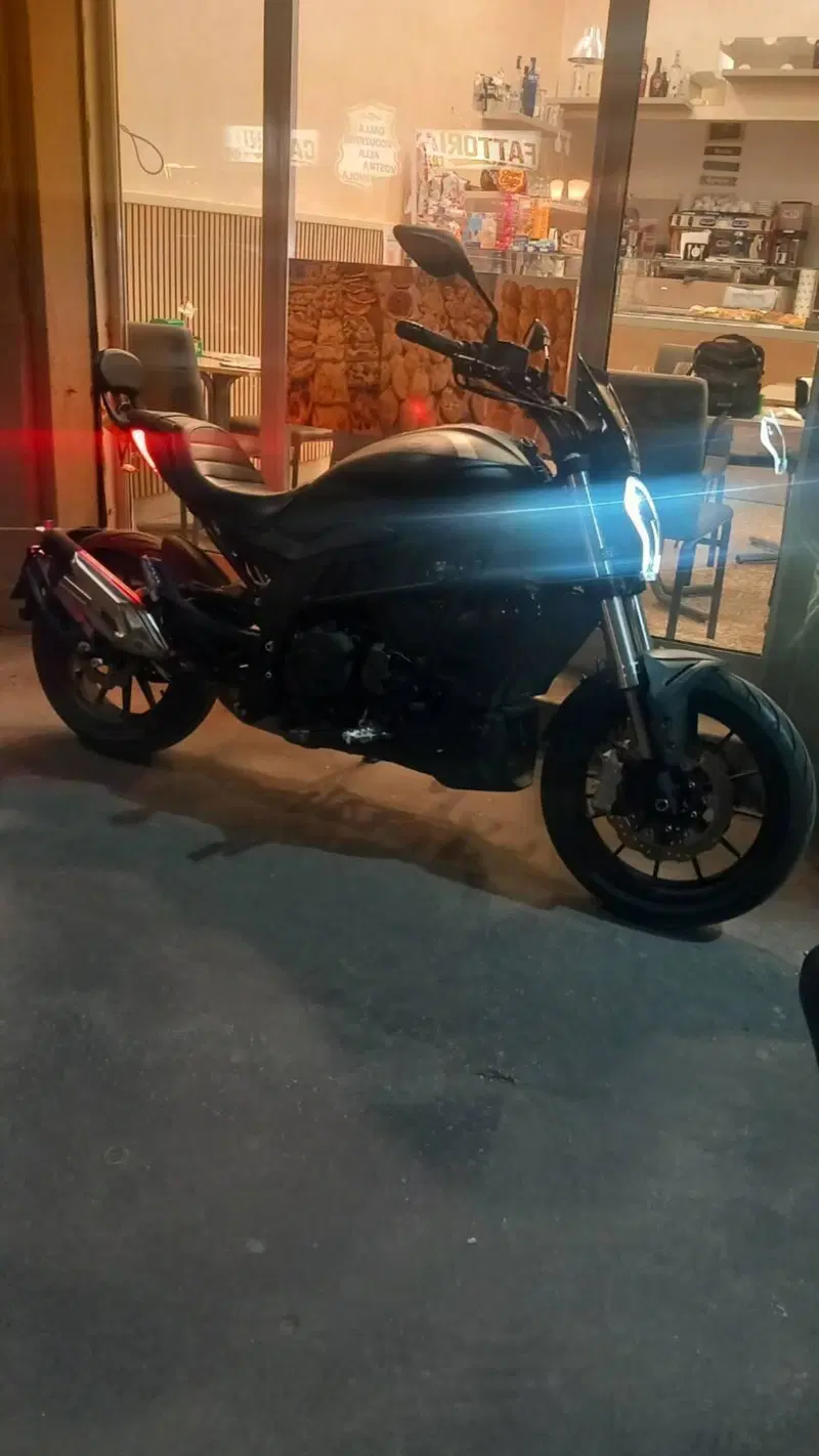 Benelli 502 C (2021 - 25) (2)