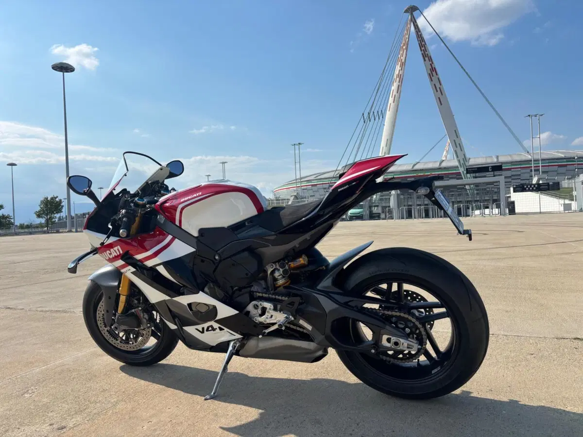 Ducati Panigale V4 Tricolore (2025 - 26) (4)