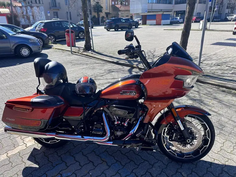 Harley-Davidson CVO Road Glide (2023) (13)