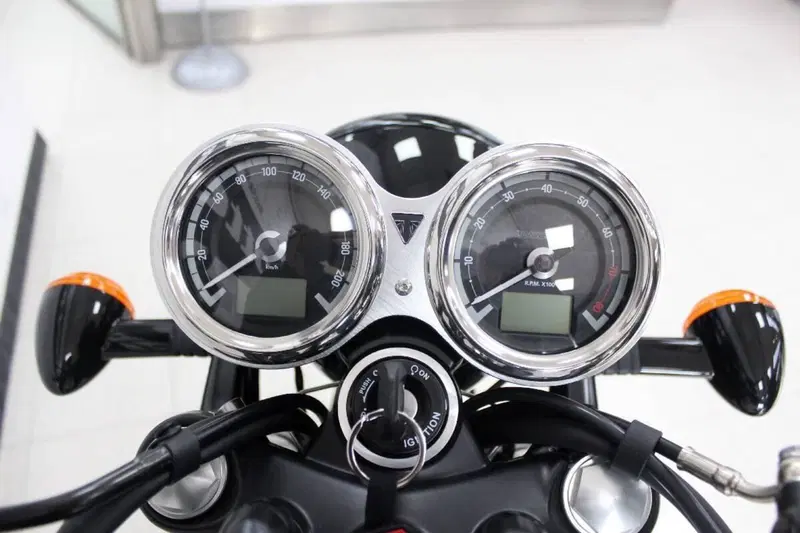 Triumph Bonneville T120 Black DGR Limited Edition (2023) (6)