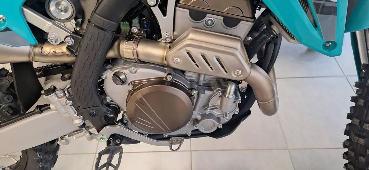 Kove MX250 R (2026) (2)