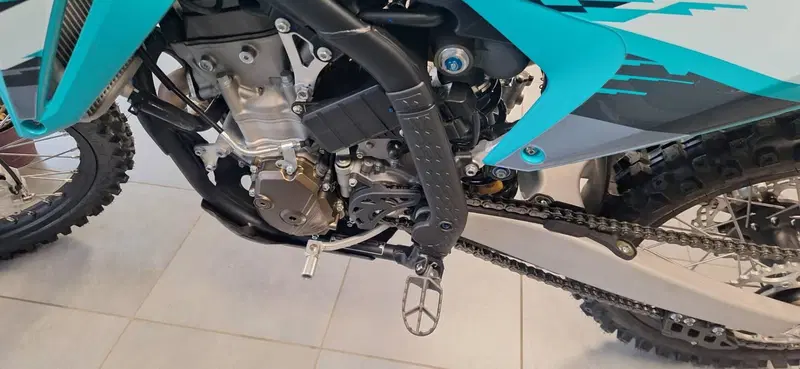 Kove MX250 R (2026) (9)
