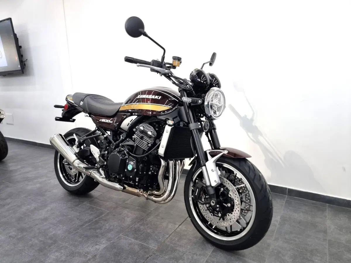 Kawasaki Z 900 RS (2026) (2)