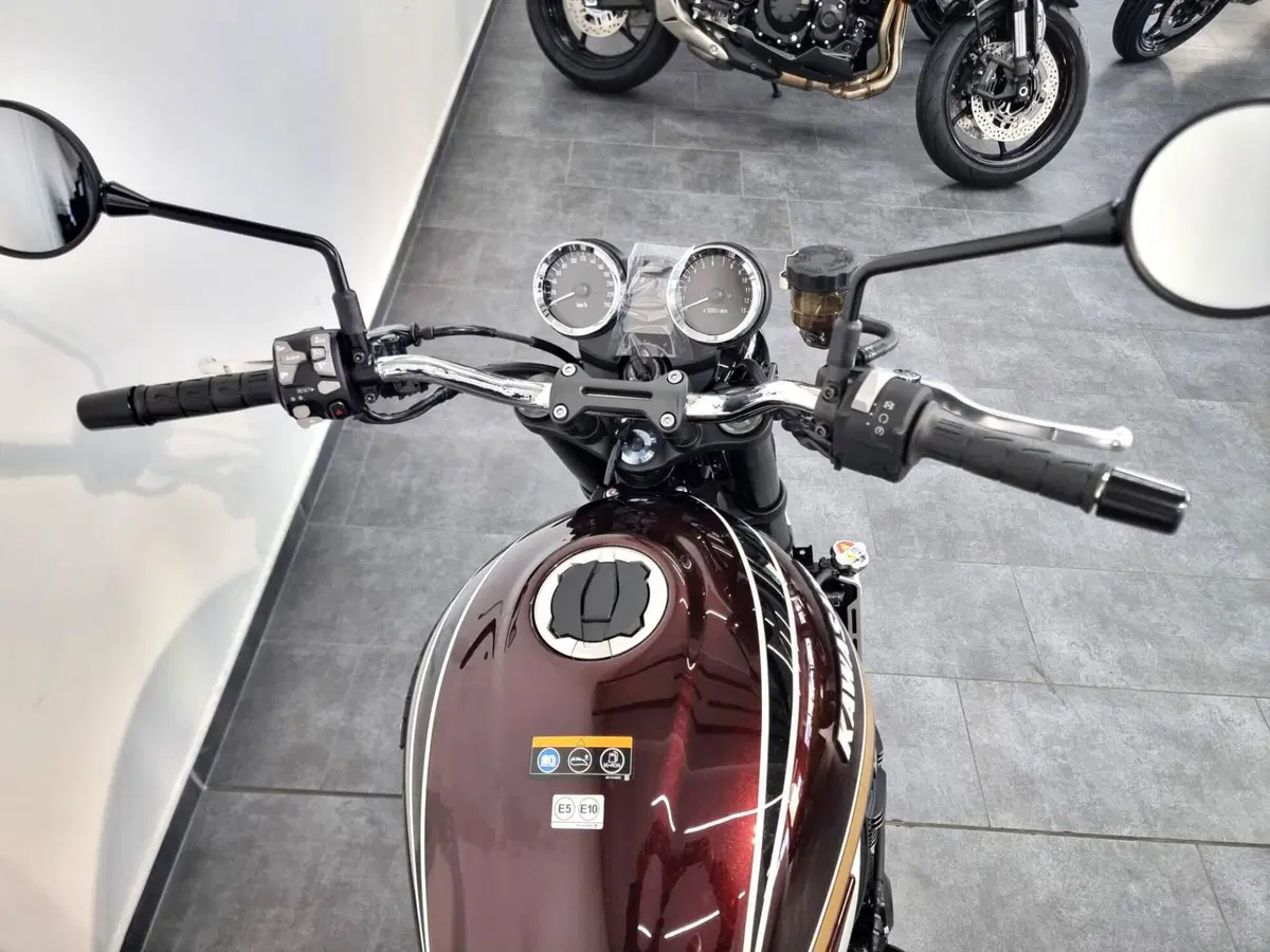 Kawasaki Z 900 RS (2026) (4)