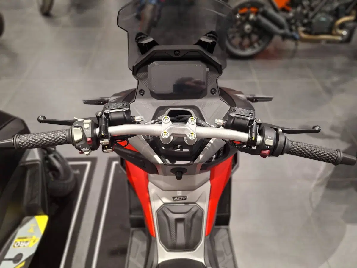 Voge Sfida SR1 ADV (2023 - 26) (11)