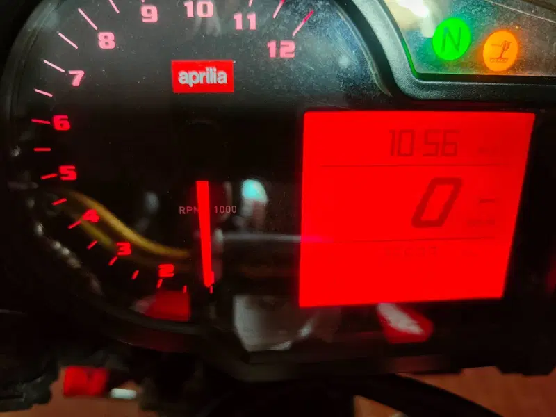 Aprilia Tuono 1000 R Factory (2006 - 11) (3)