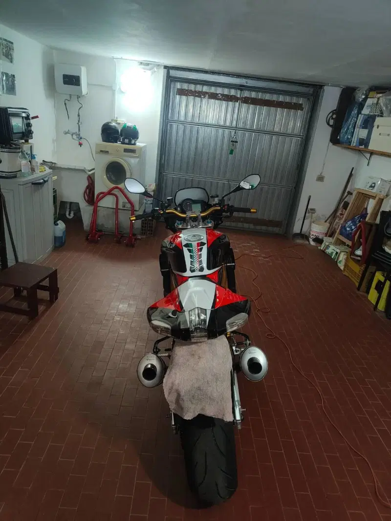 Aprilia Tuono 1000 R Factory (2006 - 11) (5)
