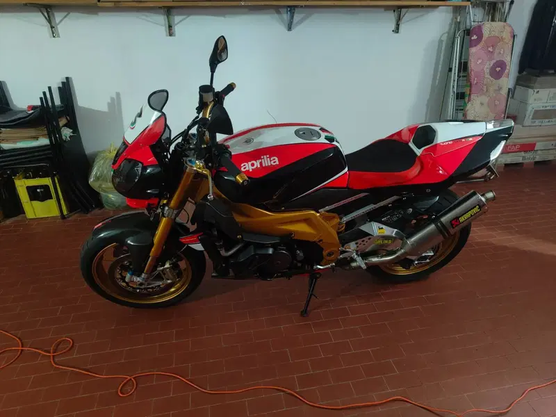 Aprilia Tuono 1000 R Factory (2006 - 11) (9)