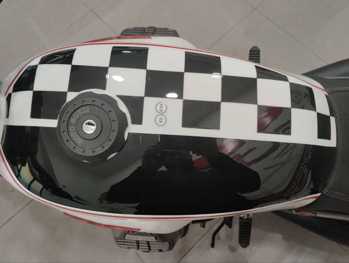 Moto Guzzi V7 Stone Ten (2024 - 25) (6)