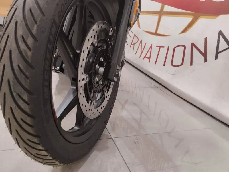 Moto Guzzi V7 Stone Ten (2024 - 25) (11)