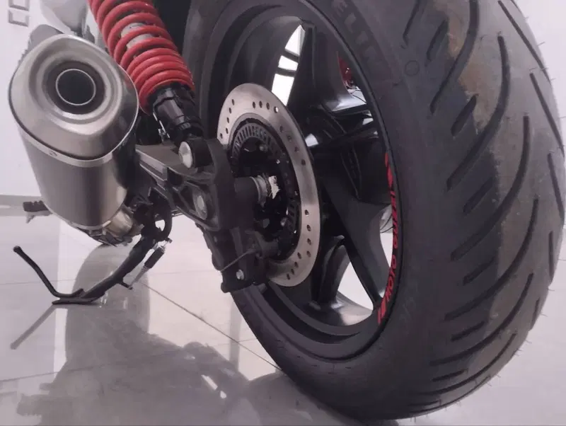 Moto Guzzi V7 Stone Ten (2024 - 25) (12)