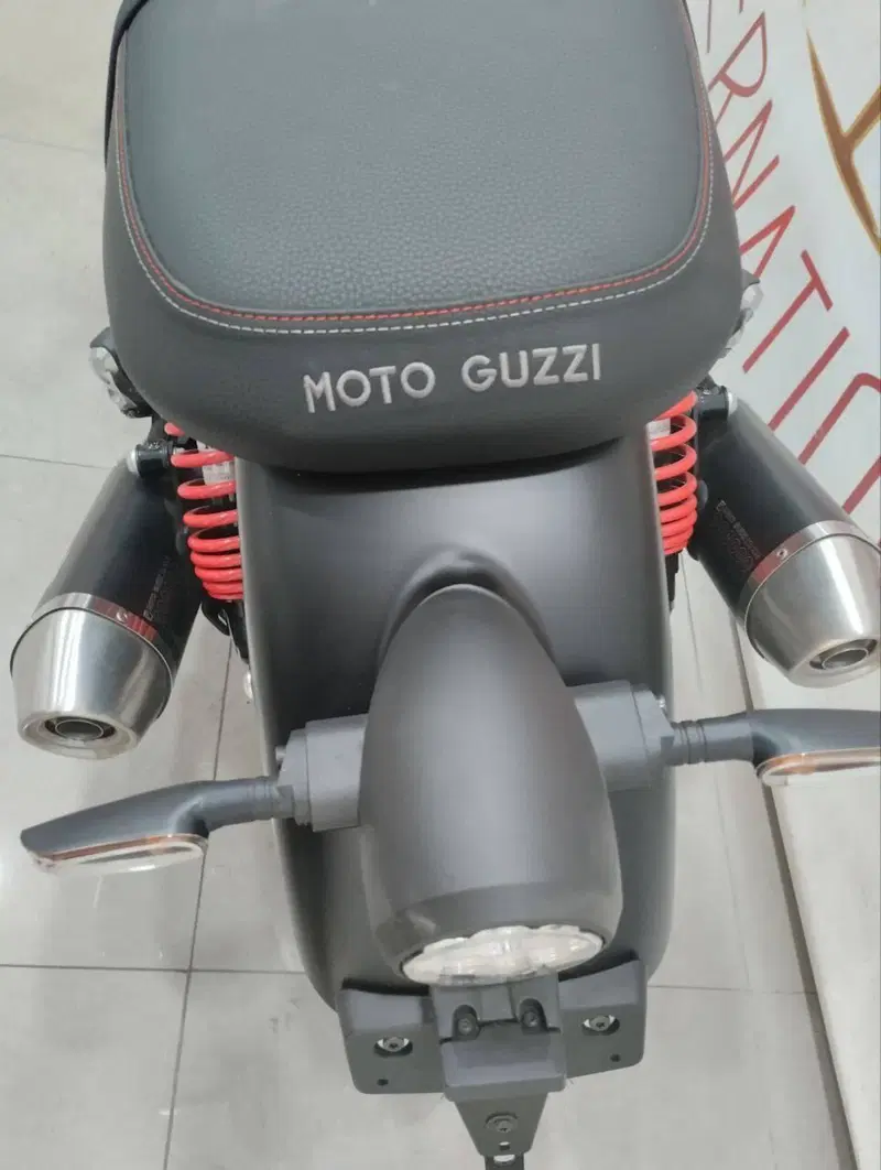 Moto Guzzi V7 Stone Ten (2024 - 25) (13)