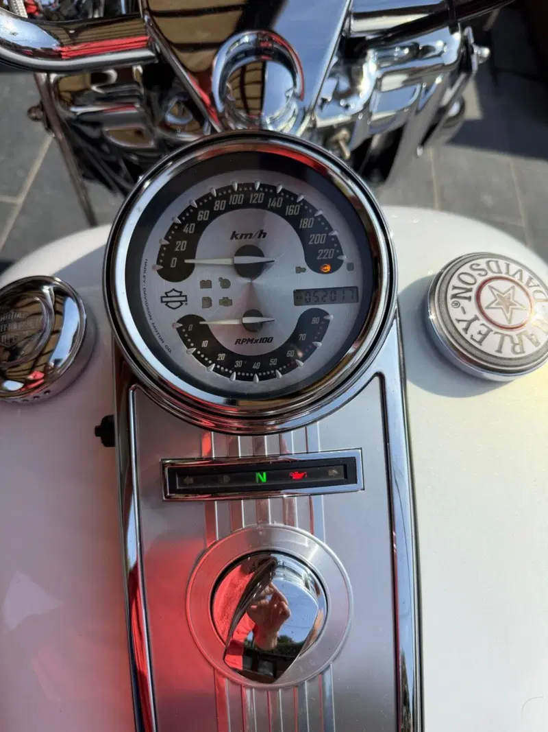Harley-Davidson Road King CVO (2008) - FLHRSE4 (8)