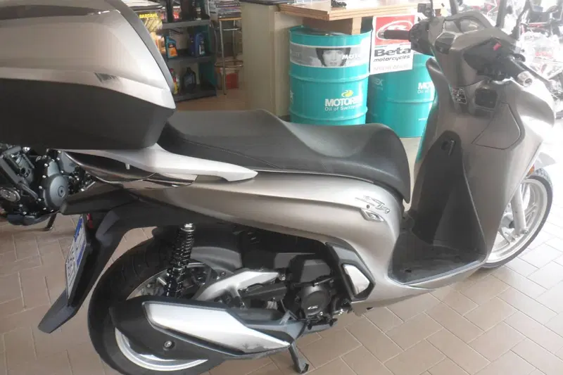Honda SH 350 (2021 - 24) (3)