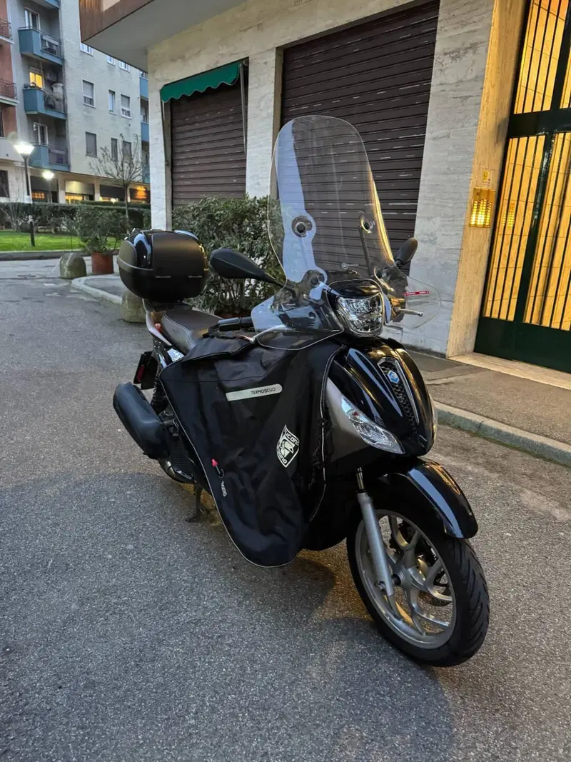 Piaggio Medley 150 ABS (2021 - 25) (4)