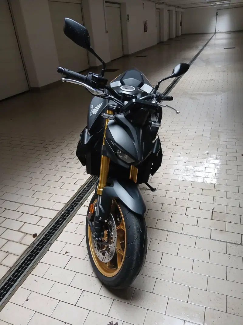 Honda CB 1000 Hornet (2025 - 26) (4)