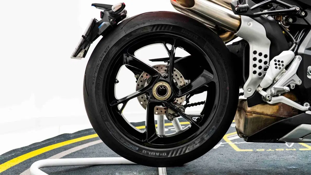 MV Agusta Brutale 1000 RS (2022 - 26) (17)