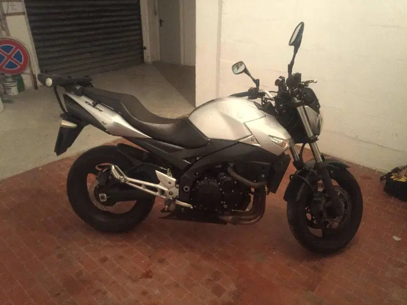 Suzuki GSR 600 (2006 - 11) (2)