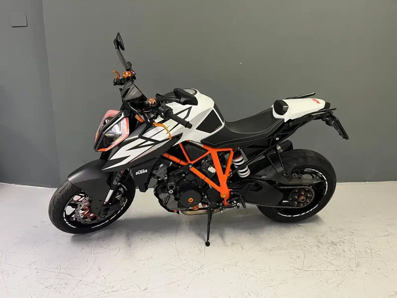 KTM 1290 Super Duke R (2019) (2)