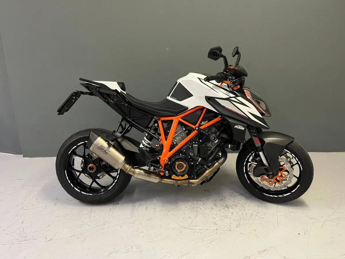 KTM 1290 Super Duke R (2019)