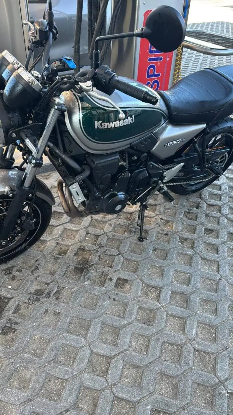 Kawasaki Z 650 RS (2022 - 24) (3)