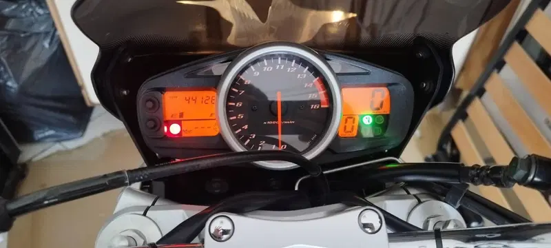 Suzuki GSR 600 (2006 - 11) (4)
