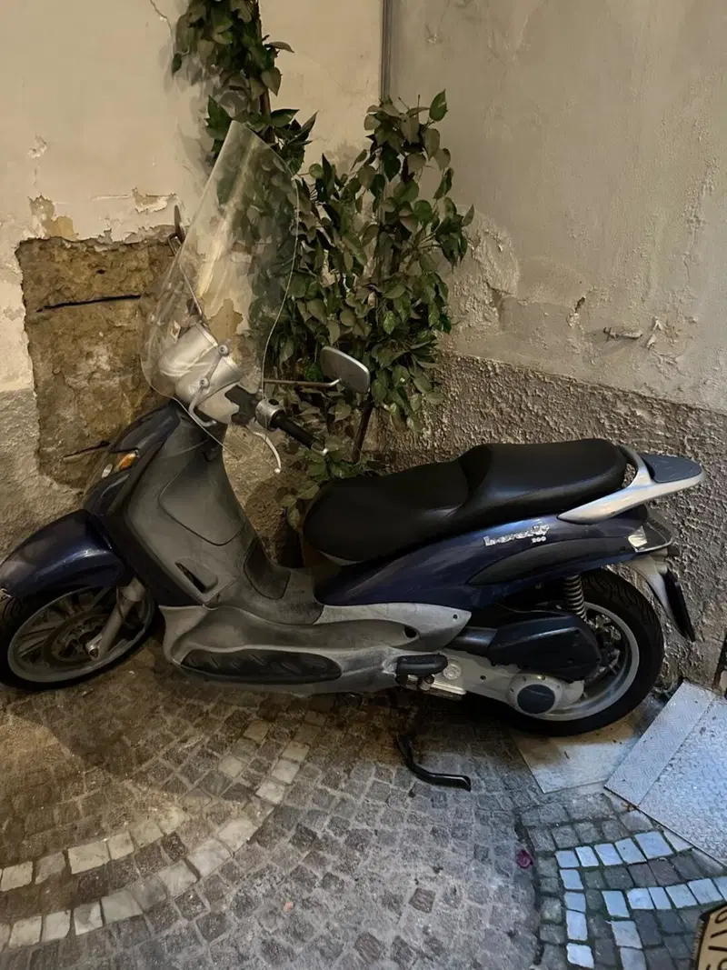 Piaggio Beverly 200 (2)