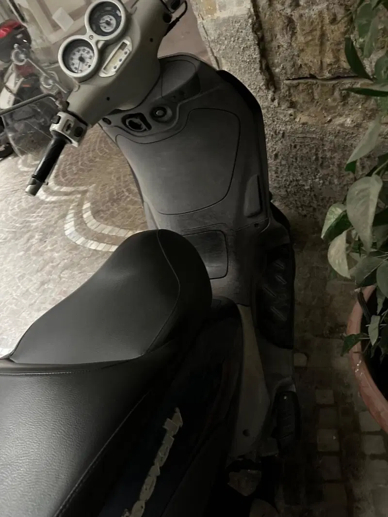 Piaggio Beverly 200 (8)