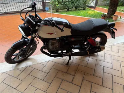 Moto Guzzi V7 Stone Ten (2024 - 25) usata