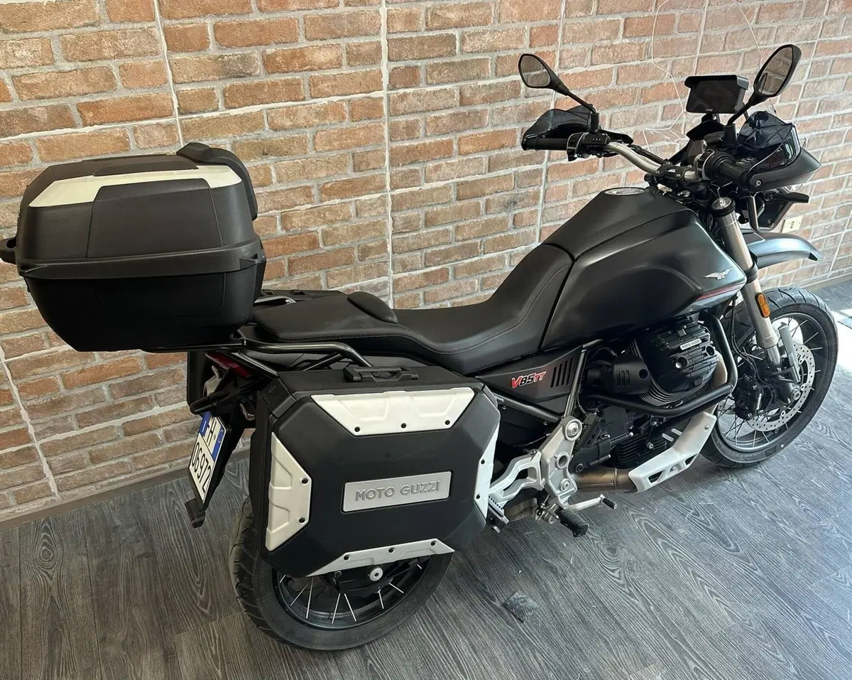 Moto Guzzi V85 TT (2021 - 23) (14)