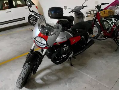 Moto Guzzi V7 Stone Corsa (2023 - 25) usata