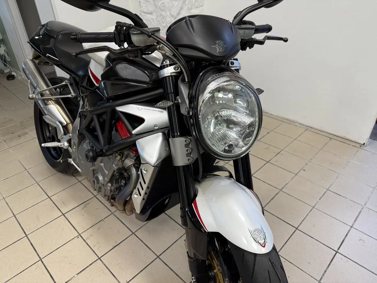 MV Agusta Brutale 910 R (2006 - 11) (3)