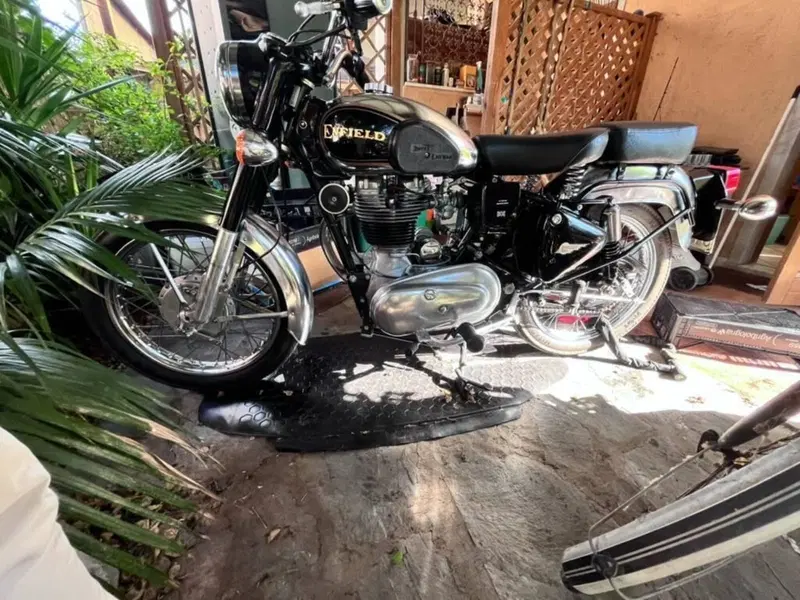 Royal Enfield Bullet  (2)