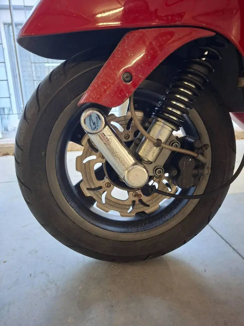 Vespa Granturismo 200 L (7)