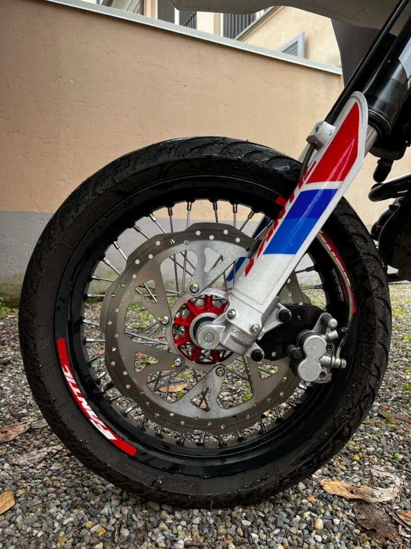 Fantic Motor Motard 125 Performance 4t (2020) (7)