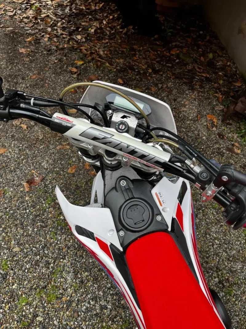 Fantic Motor Motard 125 Performance 4t (2020) (17)