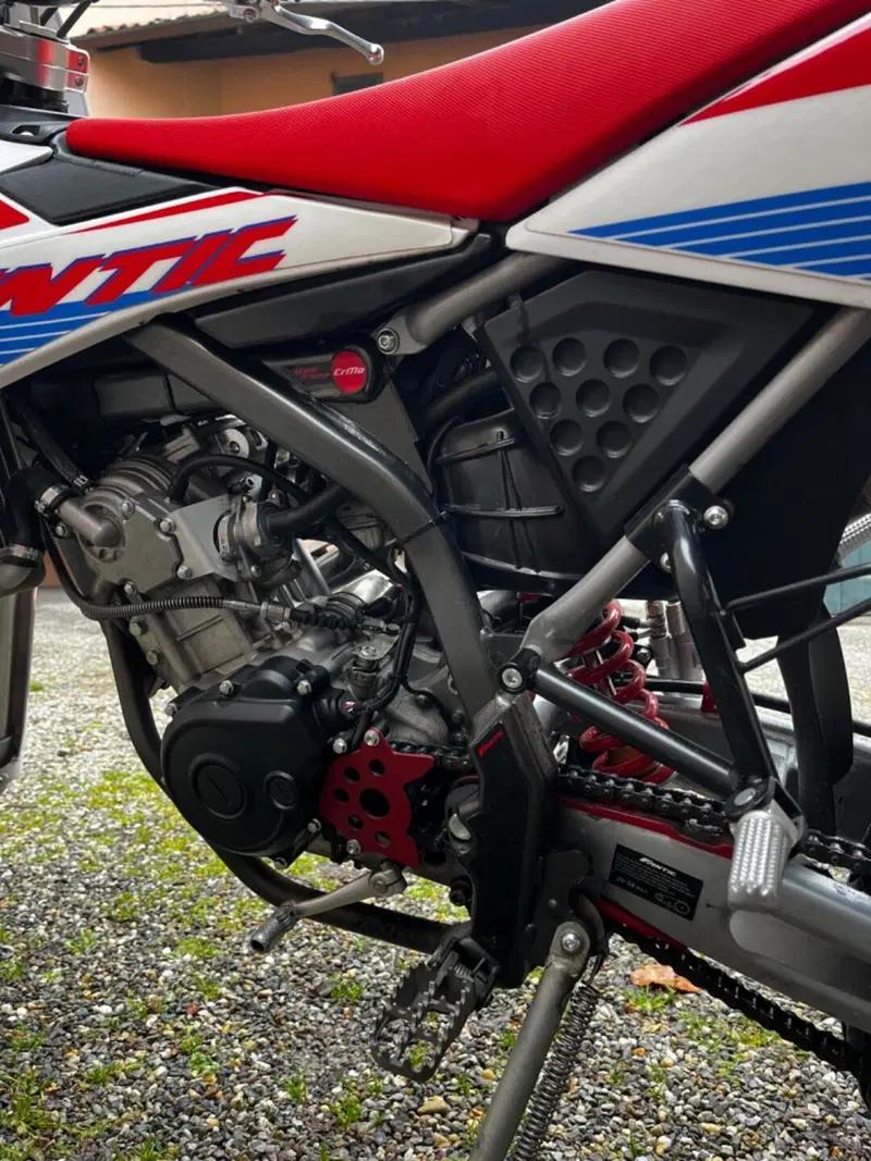 Fantic Motor Motard 125 Performance 4t (2020) (19)