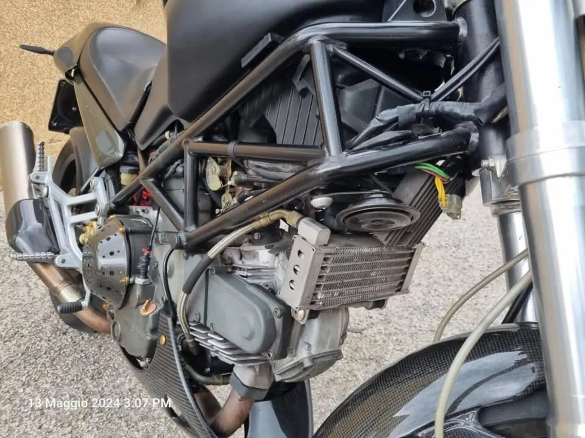Ducati Monster 900 I.E. (1999 - 02) (15)